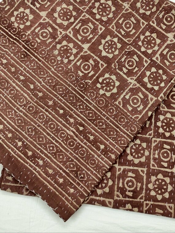 Braune Tagesdecke aus Baumwolle, handbedruckte Kantha-Bettdecke, Wendedecke, handgefertigte Baumwolldecke, Überwurf