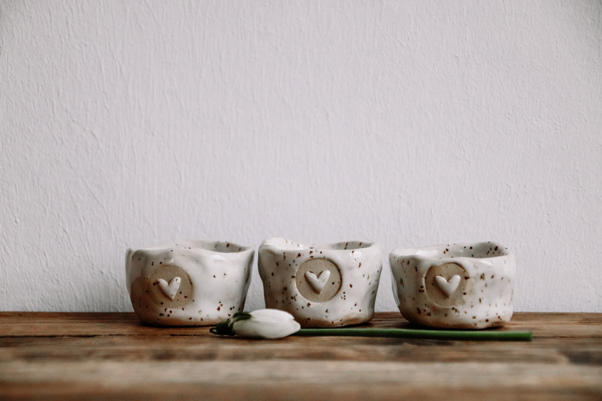 Tasse à Œufs en Céramique Grès Pur avec Cœur Blanc Brillant