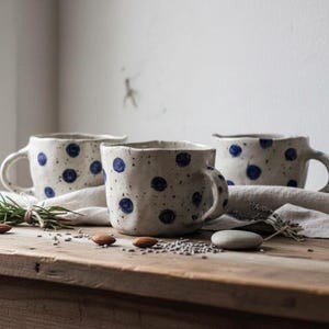 POLKA DOTS Tasse, handgetöpfert