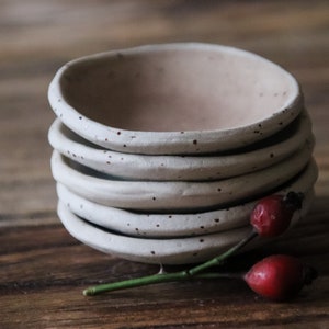 Mały talerz ceramiczny 7 cm, mini miseczka, talerz do sushi, miseczka na biżuterię, miska na przyprawy, talerz z wasabi i imbirem, talerz na pierścionki, próbki