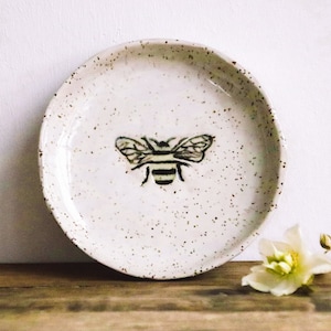 Keramisk skål BEE, 16 cm x 2 cm, handgjord i stengods