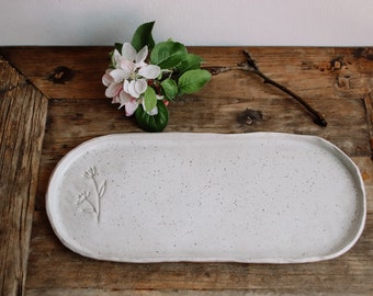 Cake or serving plate WHITE FLOWER, 34 cm x 14.5 cm