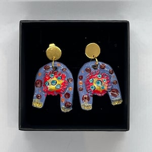 Pendientes Livianos Morados con colores y originales  Arte en tu oreja  Exclusivos Pendientes Boho Chic Regalo mujer único.