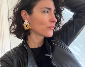 Pendientes asimétricos de oro blanco, joyería artística ligera hecha a mano, estilo moderno.