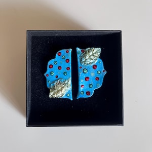 PENDIENTES HOJA AZUL Livianos Originales Piezas Unicas Asimétricas Hecho a mano Pieza de Arte Exclusivos Regalo mujer único。