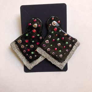 Pendientes Livianos Negros Triangulares únicos y exclusivos  Arte en tu oreja  Exclusivos Pendientes Boho Frida, Regalo mujer