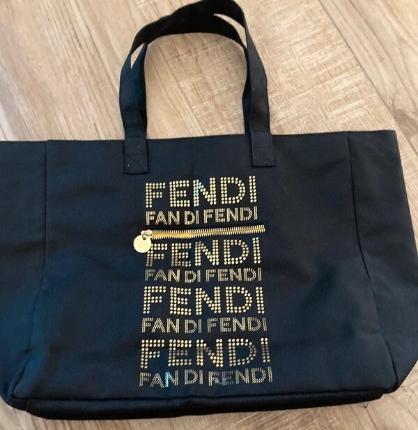 Borsa FAN di FENDI Borsa shopper fendi Fendi Profumi Borsa
