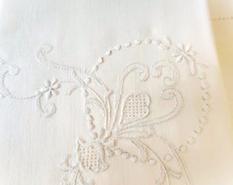 Doppelbettwäsche-Set – Vintage-Brautausstattung – Wohnaccessoires – Heimtextilien – Handbestickte Laken aus Italien
