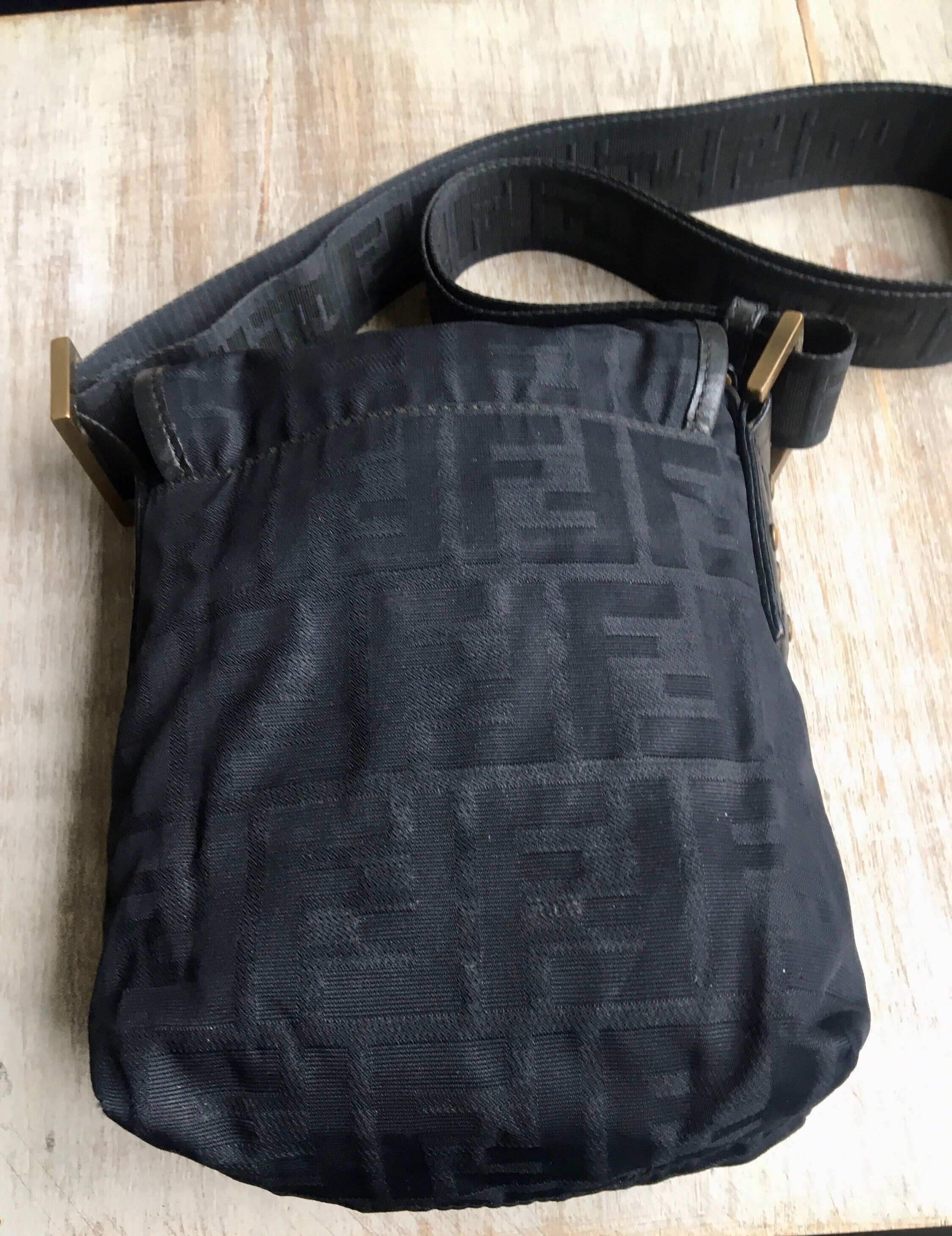 Black fendi shoulder bag hotsell