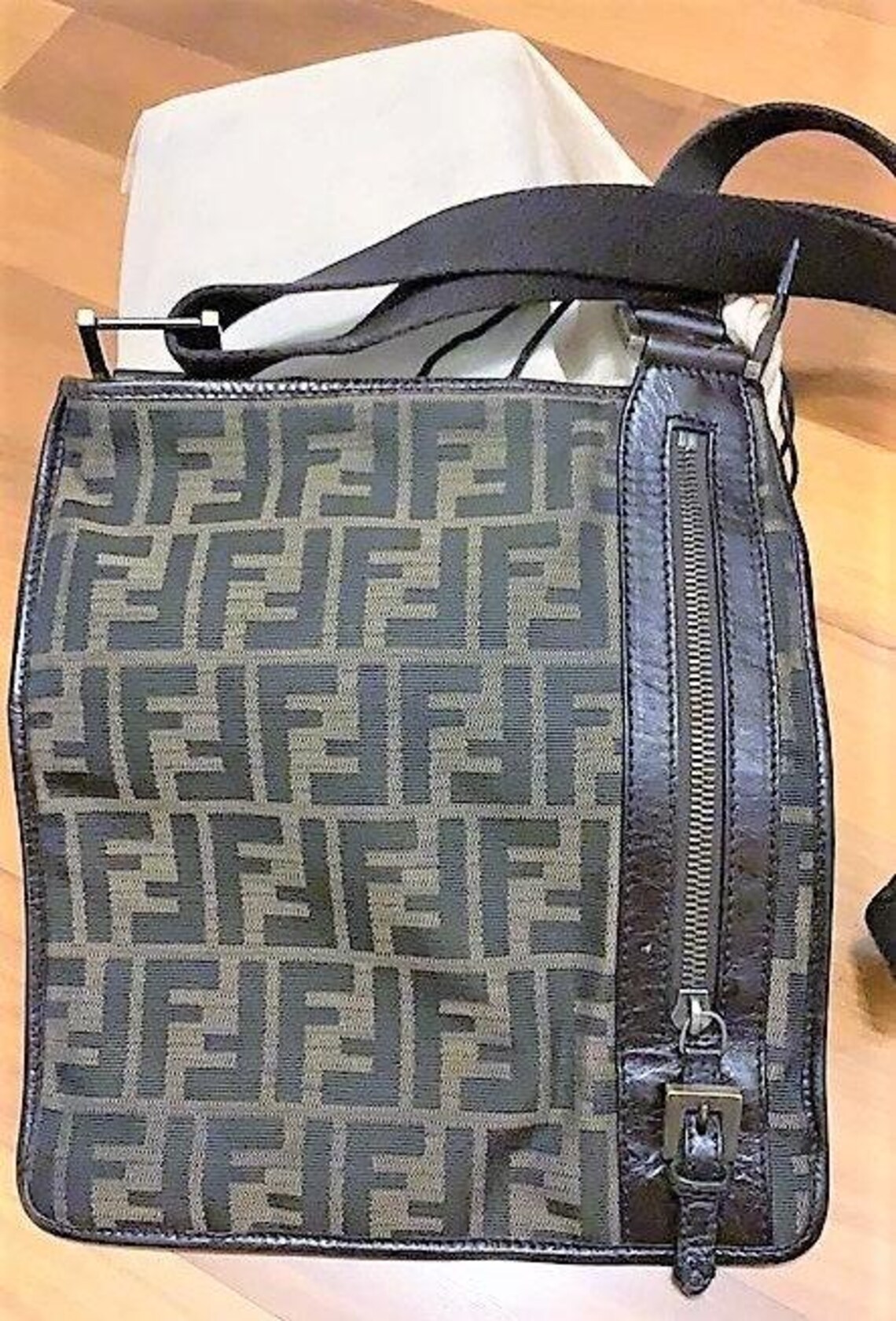 AUTH. Borsa FENDI Unisex - Tracolla Fendi - Fendi monogram tessuto FF - Fendi zucca - Borsa sportiva - Fendi vintage - Borsello uomo Fendi, foto 3 di 5