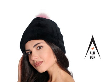 Sheepskin beanie in black colur, detachable pom-pom CHIONI | HAT