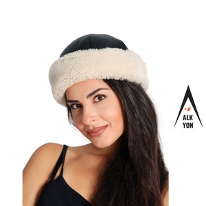 Sheepskin Cloche hat Unisex in Black Colour ARETI | HAT - Sheepskin Cap - Sheepskin hat - Winter hat