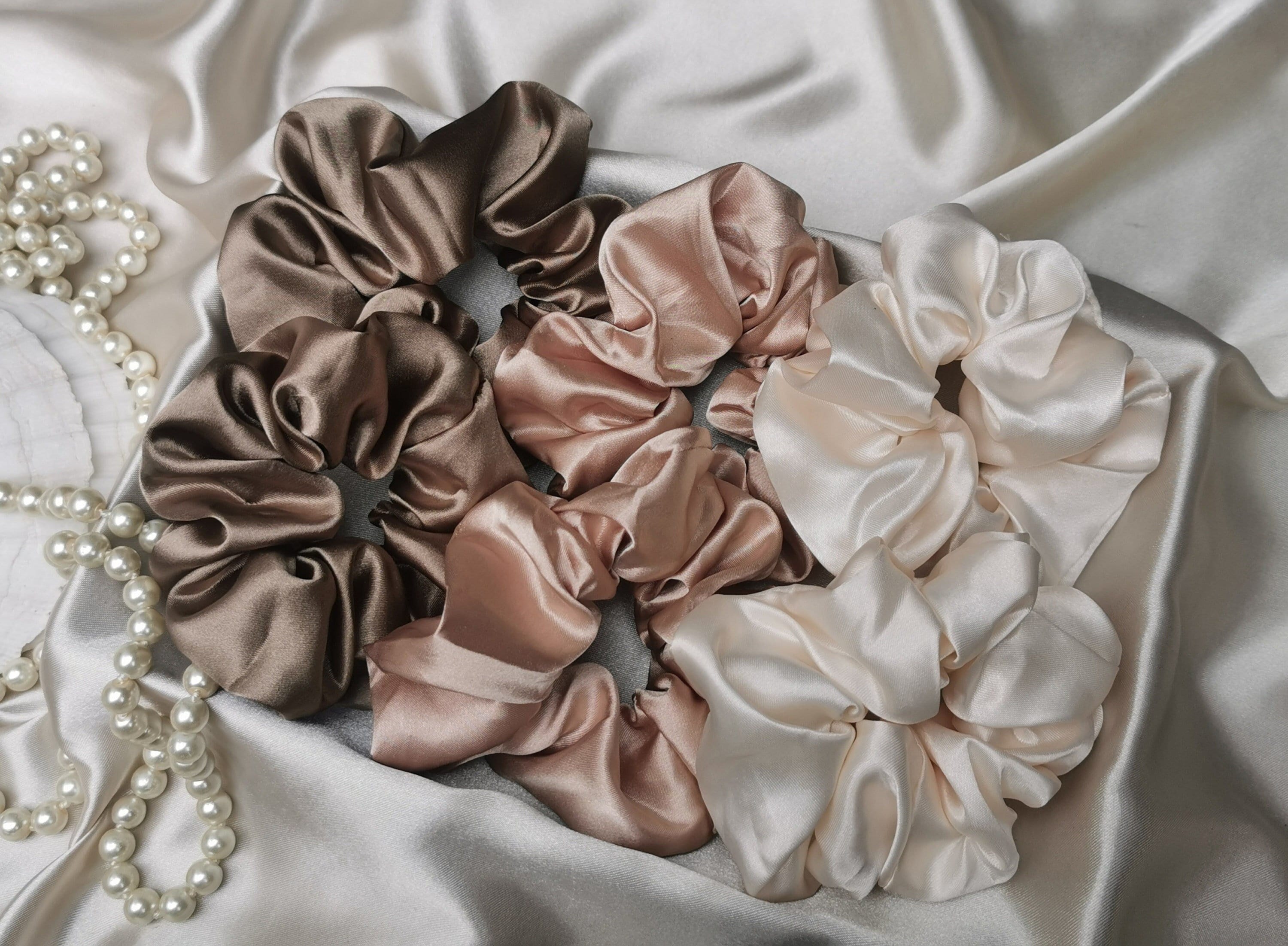 Silk GG scrunchie set in beige and ebony