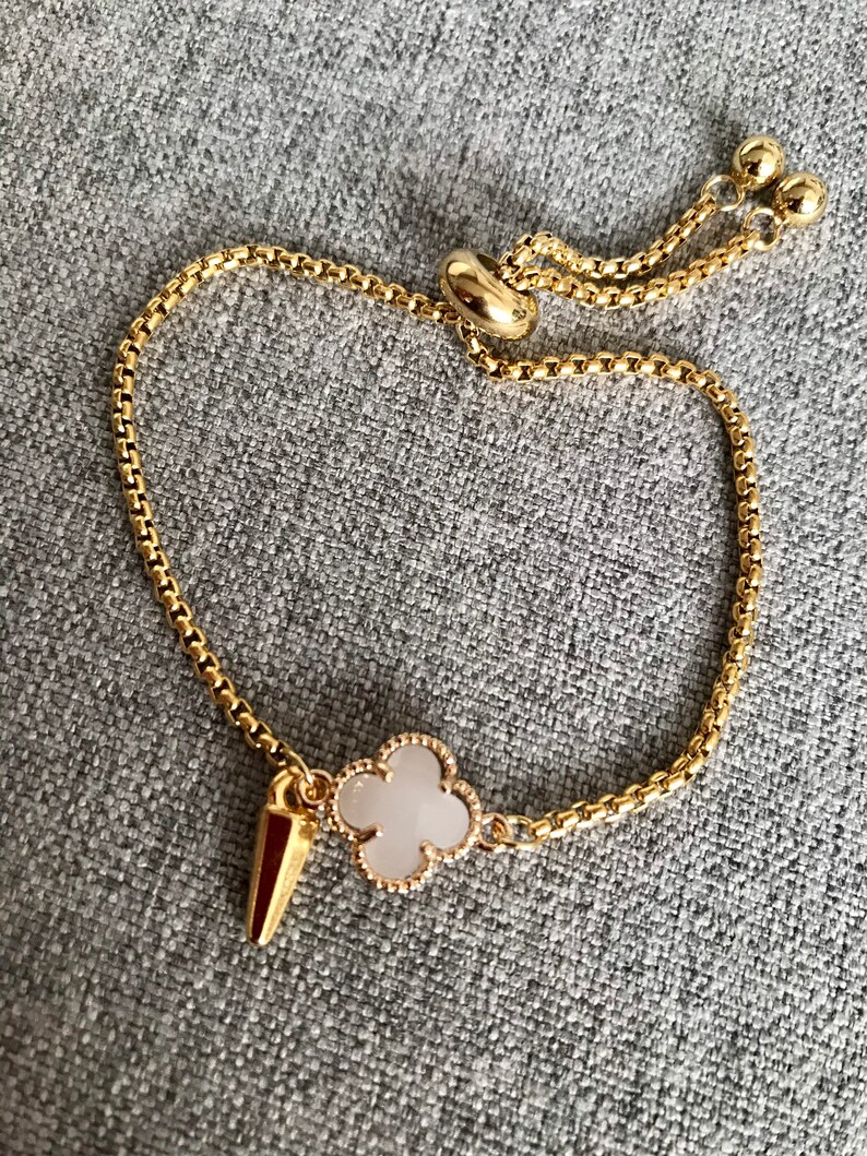 Minimalist women/'s trendy adjustable bracelet with a pendant