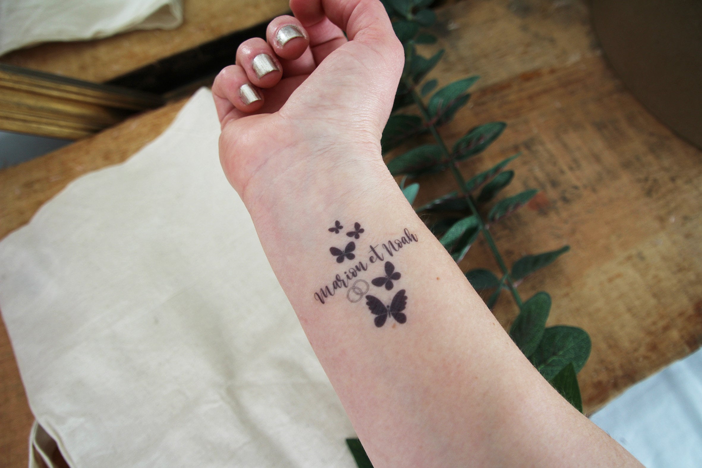 Kit de tatouage temporaire de paillettes pour les enfants Faux tatouage  pour les filles, tatouages imperméables DIY avec autocollant de 90  feuilles24 boîte à paillettes et 3 pinceaux -  Canada