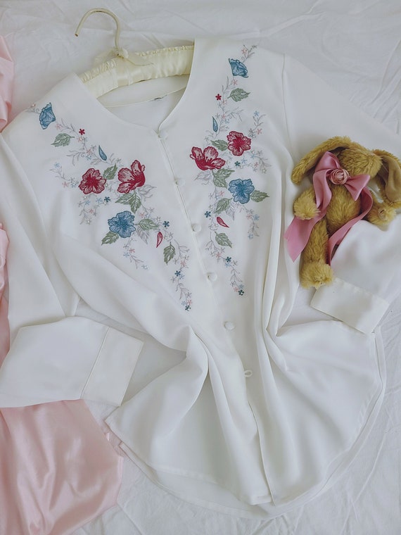 Vntg floral embroidered cottagecore blouse