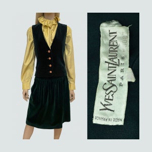 Vintage Yves Saint Laurent YSL grünen Samtrock und Westenanzug mit Strassknöpfen, 1970er Jahre