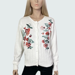 Vintage embroidered white knit cardiganwith texture knitting and embroidered flowers,  cottage core sweater, cable knitted cardigan