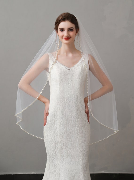 Handmade Ivory Bridal Veil: Elegant Pearls, Fingertip Length  display picture 2
