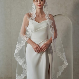 Lace Edge Bridal Veil, Mantilla Wedding Veil, Floral Lace Veil Waltz, Eyelash Crochet Rose Lace Veil, Custom Long Veil, Scalloped Trim Veil