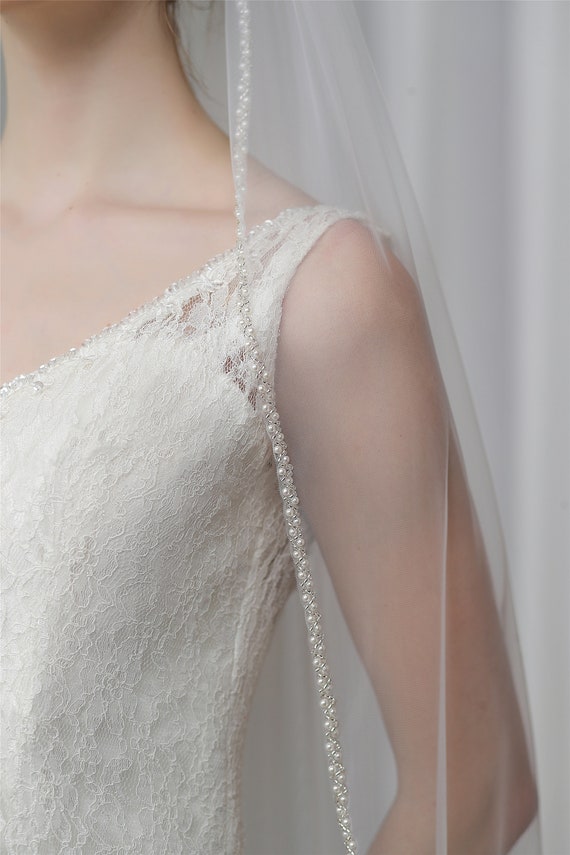 Beaded Bridal Veil, Pearls Edge Veil, Elegant Fingertip Veil  display picture 1