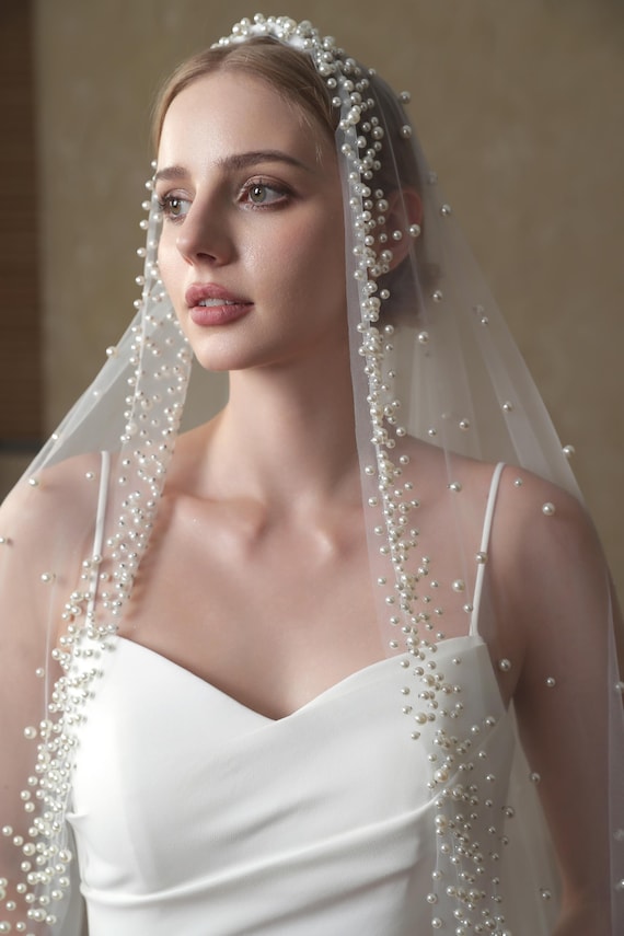 Pearls Edge Bridal Veil, Wedding Veil With Scattered Pearls  display picture 3