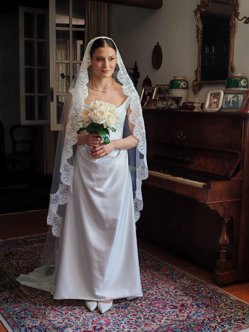 Lace Trim Bridal Veil, Mantilla Lace Wedding Veil, Rose Lace Veil, Fingertip Lace Veil, 1 Tier Veil with Comb, Eyelash Veil, Chantilly Veil image 8
