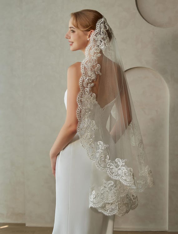 Lace Trim Bridal Veil, Mantilla Lace Edge Wedding Veil, Rose  display picture 2