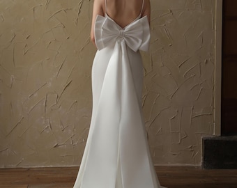 Detachable Oversized Satin Bow Wedding Train, Removable Bridal Bow Back, Elegant Bridal Bow Accessory for Minimalist Brides