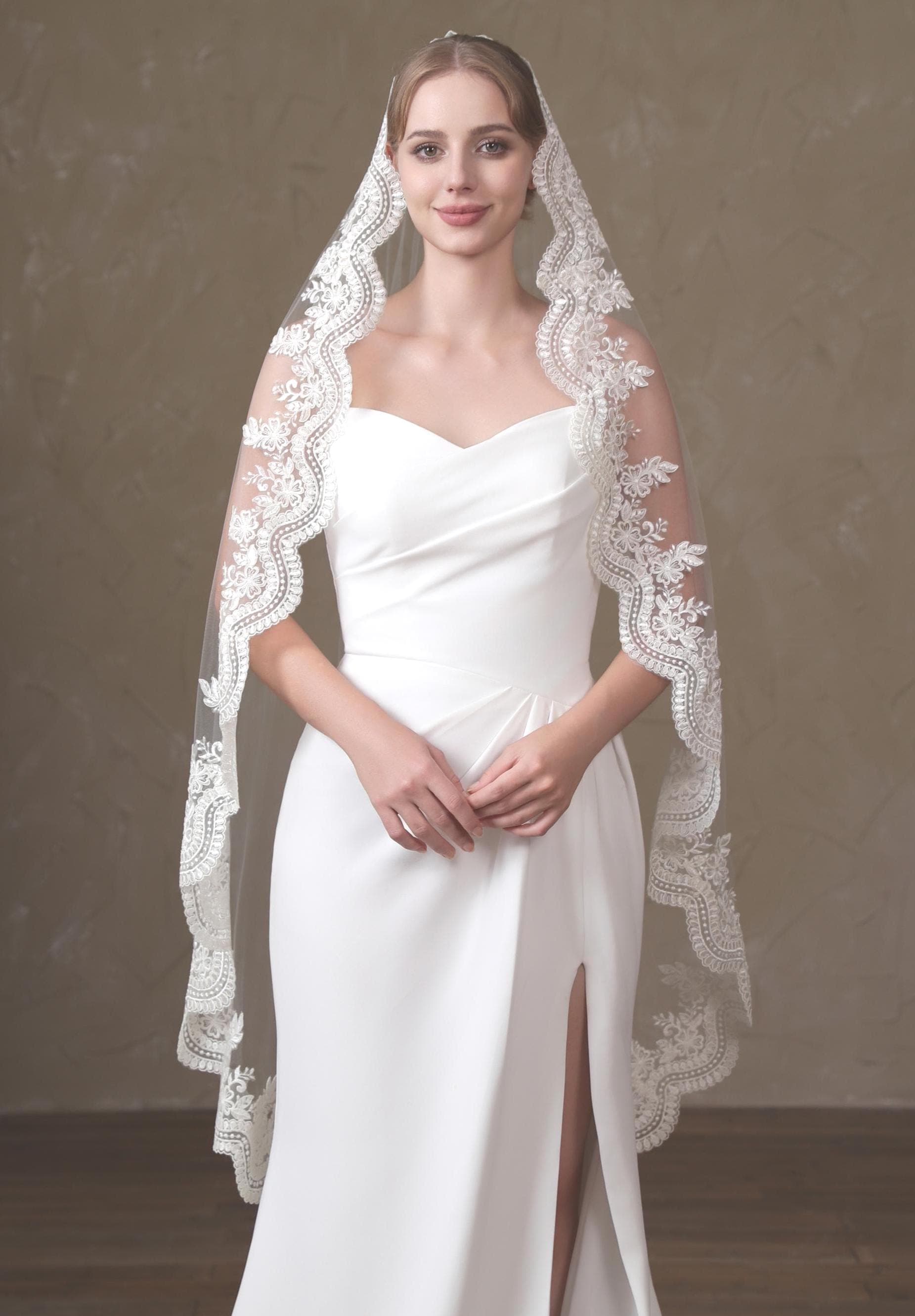 Chantity Lace Wedding Mantilla Veil, Spanish Veil with Scalloped Edge, Custom Veil with Comb, Timeless Bridal Headpiece