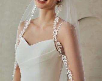 Full Lace Trim Bridal Veil, Leaves Trim Veil, 1 Tier Handcrafted Leaf Lace Veil, Wedding Veil with a Comb, Natural Wedding Veil Fingertip