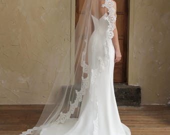 Floral Lace Mantilla Bridal Veil, Romantic Applique Veil with Scalloped Edge, Custom Wedding Veil Chapel, 1 Tier Sheer Tulle Veil with Comb