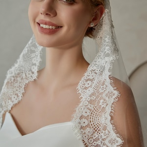 Lace Trim Bridal Veil, Mantilla Lace Wedding Veil, Rose Lace Veil, Fingertip Lace Veil,  1 Tier Veil with Comb, Eyelash Veil, Chantilly Veil