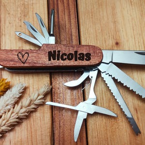 Personalized Swiss Army knife, gift for men, Father&#39;s Day, Christmas, travel, scout. Customizable knife, ideal gift for Christmas, godfather