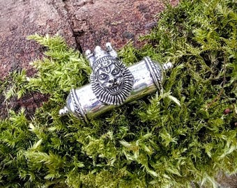 Amuleto de plata esterlina con cara de león (Kavacha)