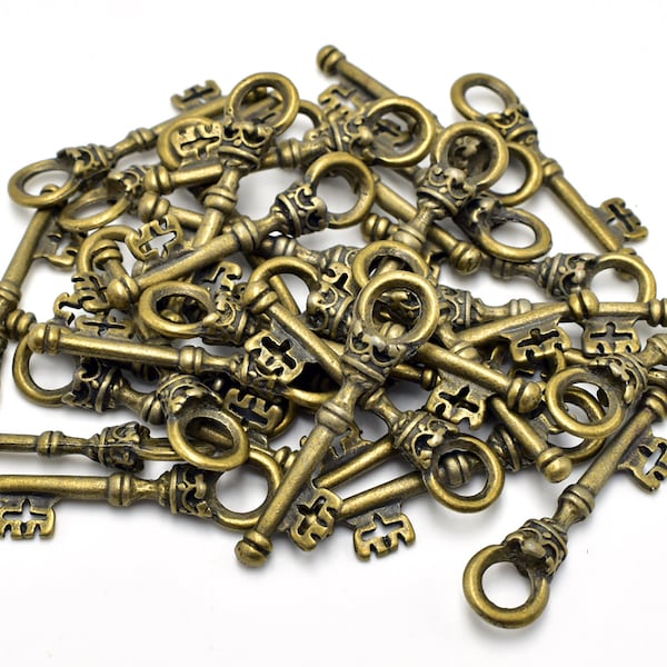 Small skeleton key charms, antique brass skeleton keys, key charm lot, steampunk design, 5 KEYS PER LOT