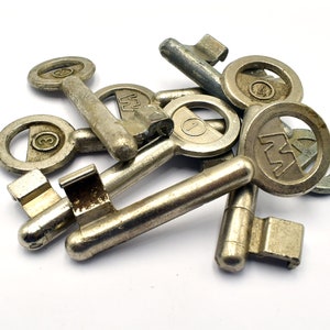 Authentic Vintage Silver Skeleton Keys, Antique Skeleton Keys, Old Round Keys for Jewelry Design, Windchime Supply, Upcycled Art Supply