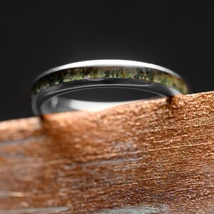 Ring aus Moosachat und Silber-Wolframstahl | 4 mm | Einzigartiger Ehering und Geschenkidee | Schmuck für Damen und Herren | Personalisierte Gravur Bild 2