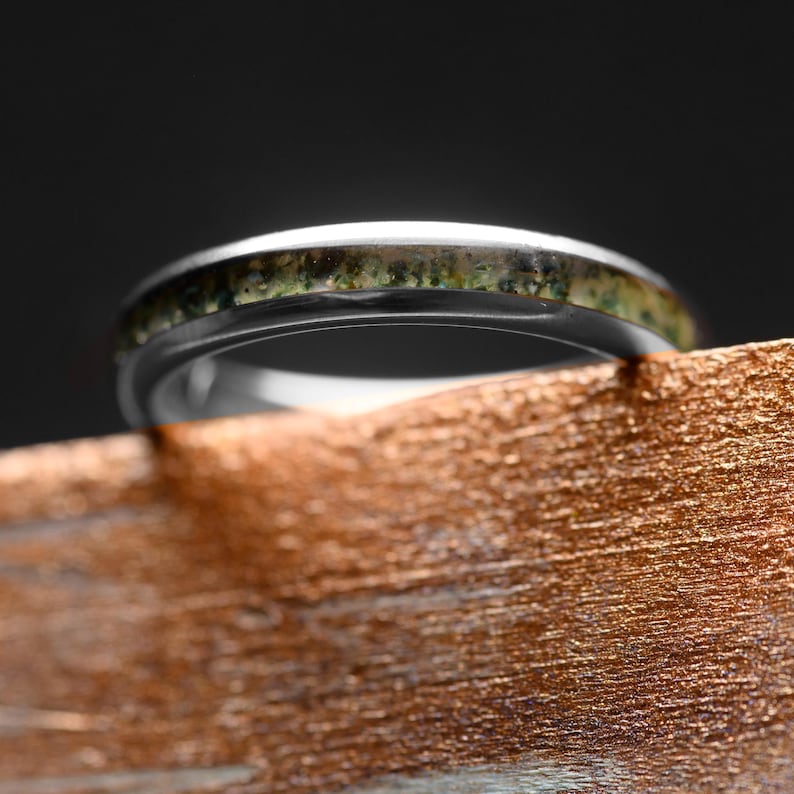 Ring aus Moosachat und Silber-Wolframstahl | 4 mm | Einzigartiger Ehering und Geschenkidee | Schmuck für Damen und Herren | Personalisierte Gravur Bild 2