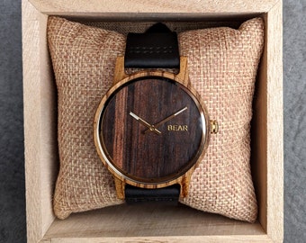 Montre en bois Zebrano & Sandal pour homme ou femme | Édition 44 mm | Conception britannique | Essentiels ours | Panda | Gravure personnalisée | Quartz