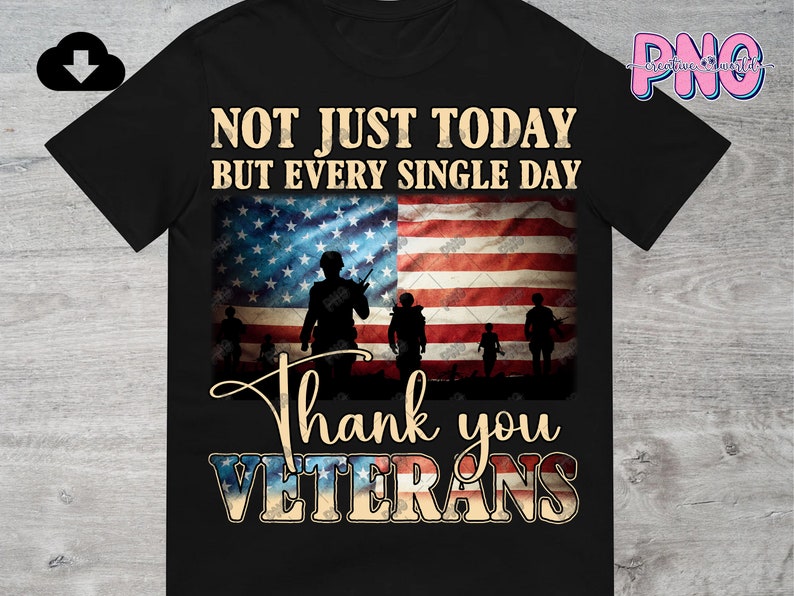 Puede incluir: Una camiseta negra con un dise&ntilde;o de bandera estadounidense descolorida y el texto "Not just today but every single day thank you veterans".