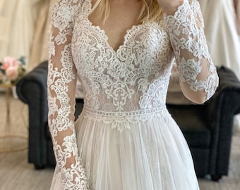 Womens Lace Vintage Wedding Dress, Boho Wedding Dress,Long Sleeve Corset Low Back Floor length Lace Appliques V-Neck White Ivory Bridal Gown