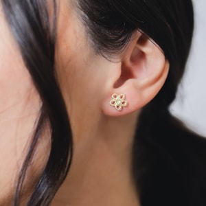 Flower Stud Earrings, Tiny 14K Gold Filled Floral, Minimalist, Flower, Waterproof Everyday Earrings, Gifts for Daughter, Gift for Her