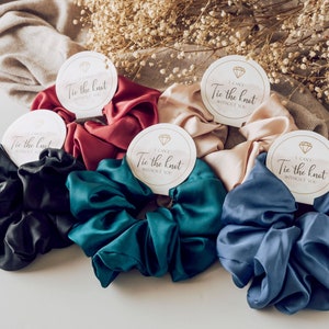 Bridesmaid Satin Scrunchies Bridesmaid Gifts Diamond Tag Hair Scrunchies Bachelorette Party Green Bridesmaid Silk Scrunchies zdjęcie 6