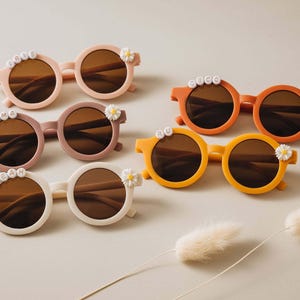 Zonnebril met bloemen madeliefje | Verjaardagscadeau voor peuter | Babycadeau eenhoorn | Kindercadeau | Babyzonnebril met leren etui