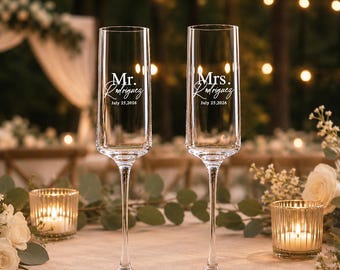 Personalized Glass Champagne Flutes: Engraved Mr and Mrs Wedding Toasting Set of 2 with Gift Box [N] [W]