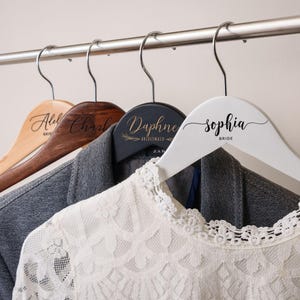 Gruccia per abiti da sposa personalizzata / Grucce per damigelle d'onore / Gruccia per abiti da sposa personalizzata per lei / Grucce per matrimoni incise / Proposta per damigelle d'onore