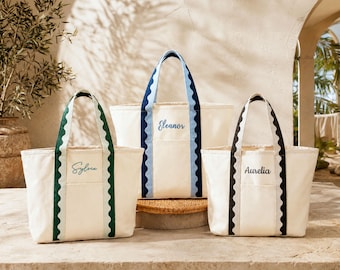 Bolso de lona bordado a medida, bolso de playa con monograma y ribete ondulado, bolso con inicial personalizada, regalo para damas de honor y viajes a la playa.