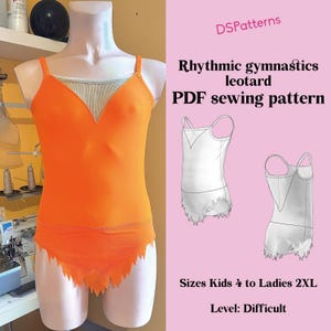 Peut inclure: Un justaucorps de gymnastique rythmique orange sur un mannequin. Le justaucorps a un col en V avec un insert en mesh et un ourlet en zigzag. L'image comprend également un patron de couture PDF pour enfants et femmes.