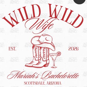 Puede incluir: Diseño gráfico rojo y blanco con el texto "WILD WILD Wife" y "Mariah's Bachelorette Scottsdale, Arizona". El diseño incluye botas de vaquero, un sombrero de vaquero y una copa de margarita. También se muestra el año 2026.